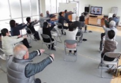 いきいき100歳体操の様子